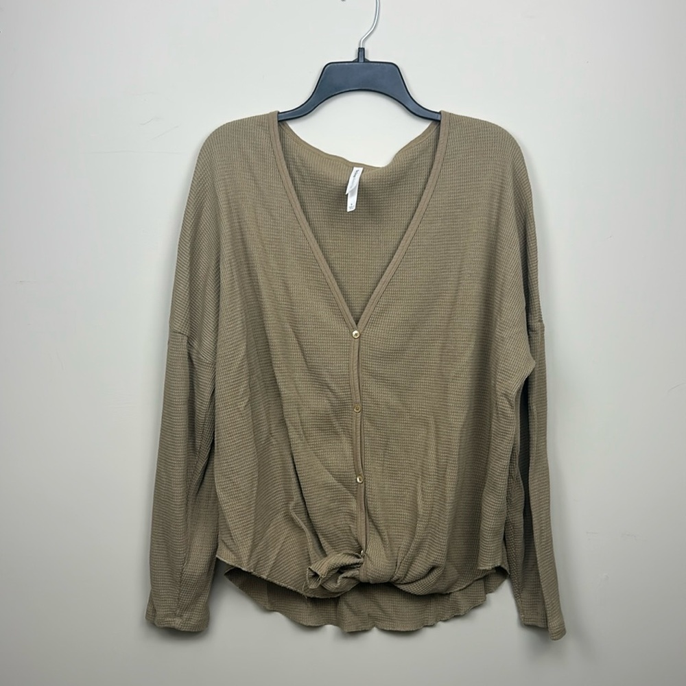 Aritzia Babaton light weight green pullout button up green top large